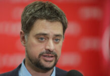 Diputado Manouchehri se suma a senadora Cicardini y exige renuncia del ministro de Hacienda Jorge Quiroz