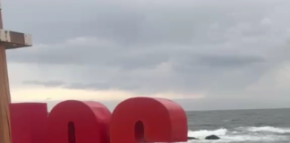 Fuertes ráfagas de viento derriban letra volumétrica en la Costanera de Los Vilos mientras sistema frontal mantiene en alerta a la comuna