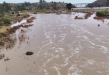 Crecida del río Quilimarí se mantiene bajo monitoreo mientras persisten cortes de luz y problemas de acceso