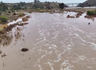 Crecida del río Quilimarí se mantiene bajo monitoreo mientras persisten cortes de luz y problemas de acceso
