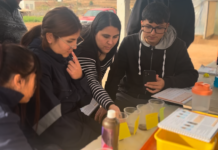 Estudiantes de Canela aprenden sobre suelos agrícolas mediante experimentos científicos