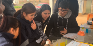 Estudiantes de Canela aprenden sobre suelos agrícolas mediante experimentos científicos