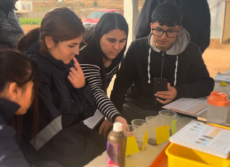 Estudiantes de Canela aprenden sobre suelos agrícolas mediante experimentos científicos