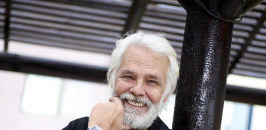 Fallece a los 71 años el actor Fernando Kliche, recordado por su trayectoria en teleseries chilenas