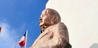 Develan busto en homenaje al exalcalde Carlos Salinas Altamirano en el Complejo Deportivo Municipal