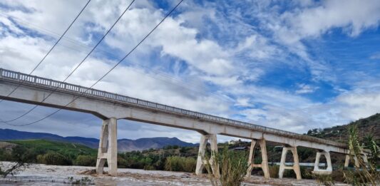Desborde del embalse Recoleta obliga a suspender el suministro de agua potable en Ovalle